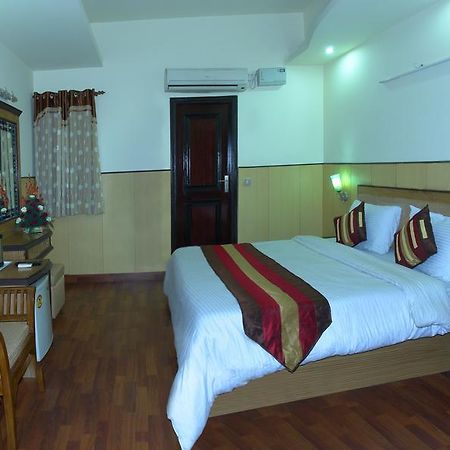 Hotel Karat 87 Inn New Delhi Exterior photo