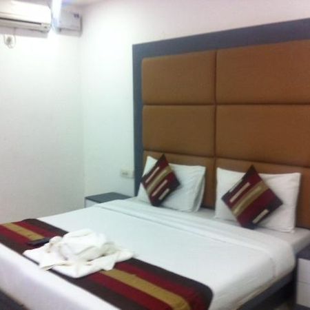 Hotel Karat 87 Inn New Delhi Exterior photo