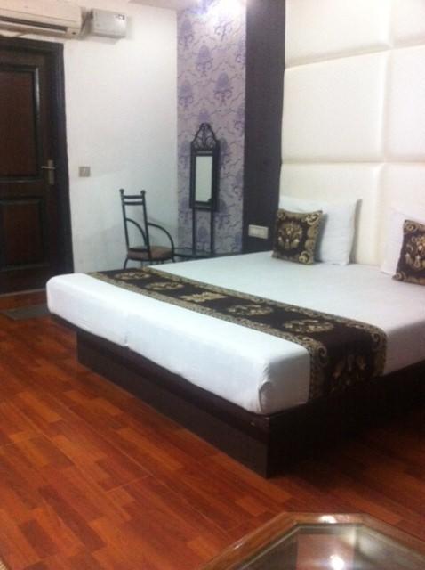 Hotel Karat 87 Inn New Delhi Exterior photo