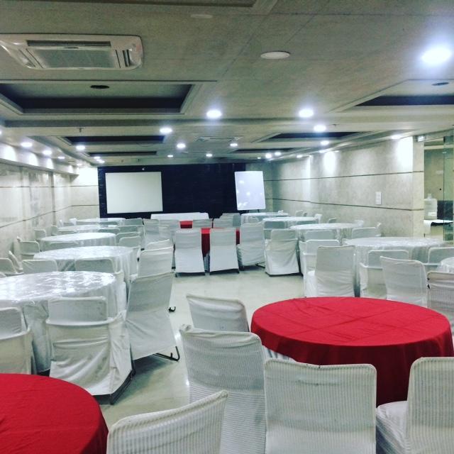 Hotel Karat 87 Inn New Delhi Exterior photo