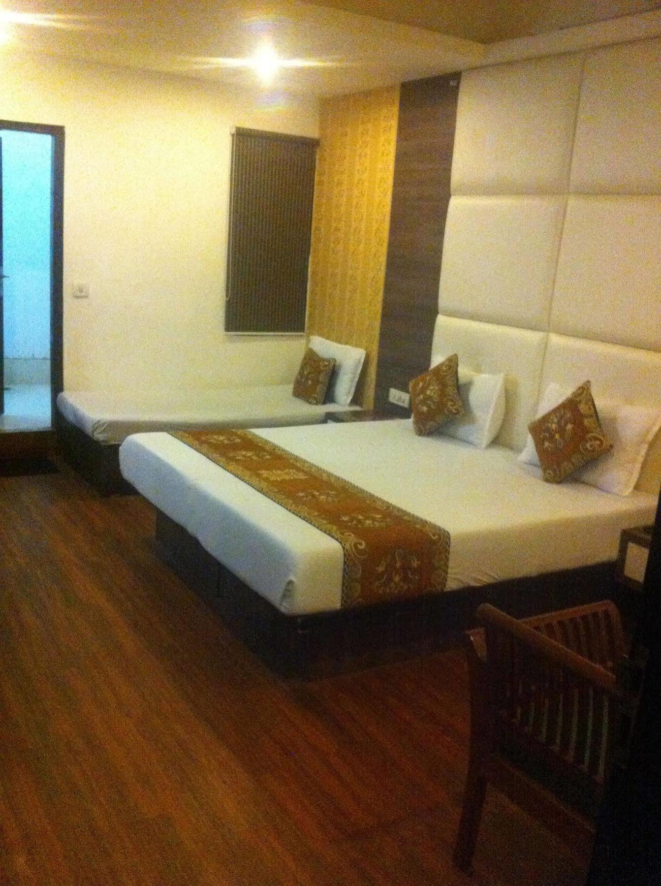 Hotel Karat 87 Inn New Delhi Exterior photo