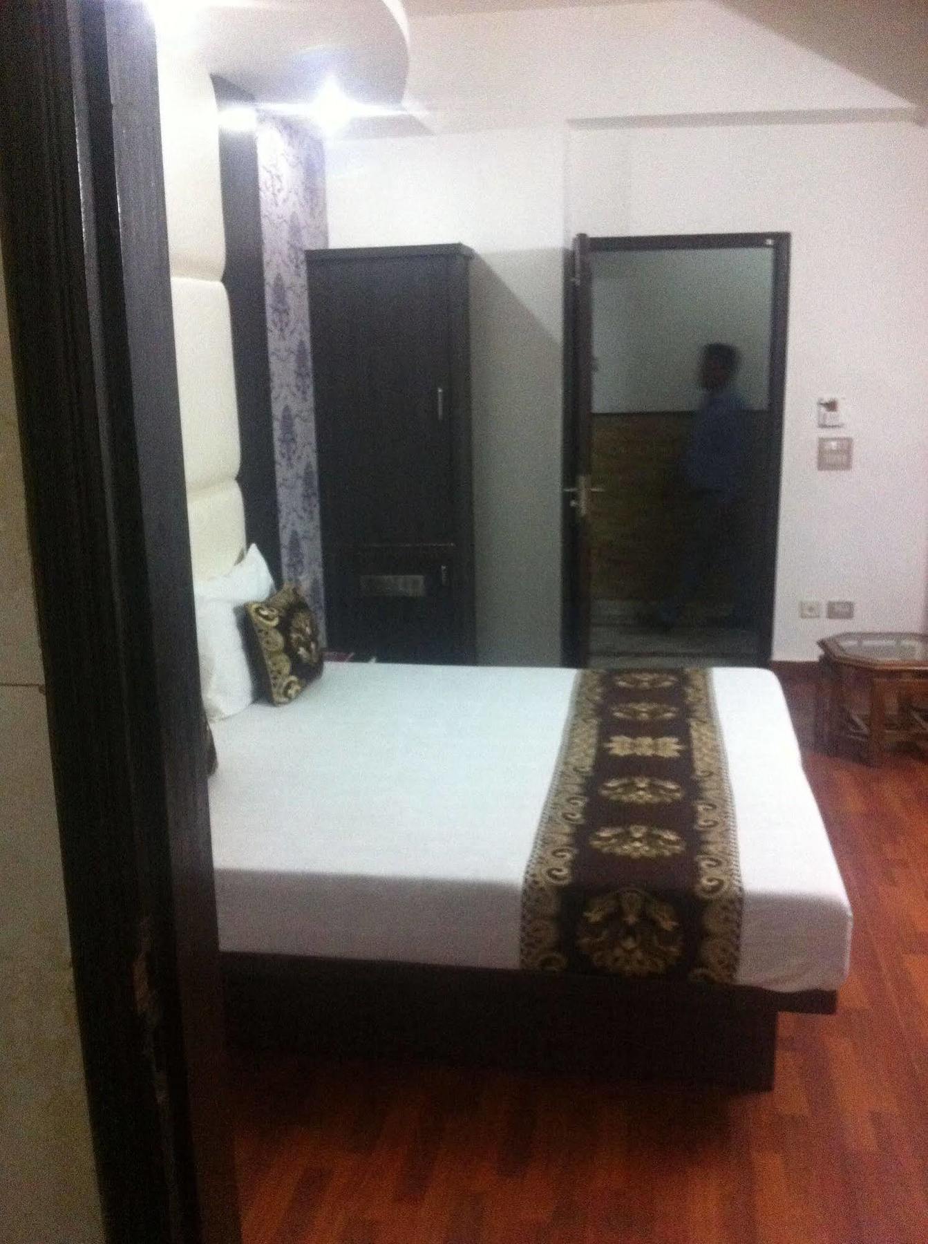 Hotel Karat 87 Inn New Delhi Exterior photo