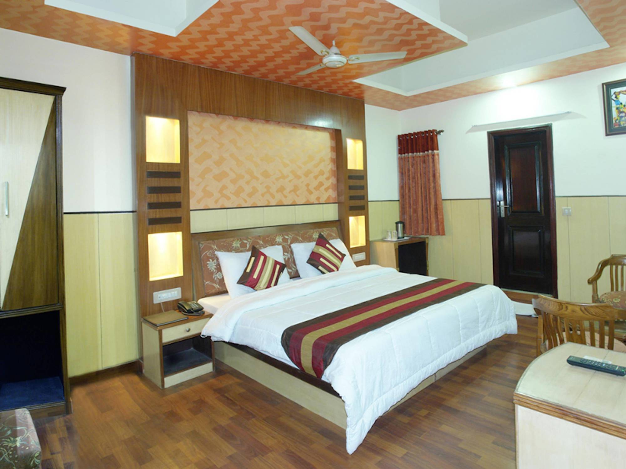 Hotel Karat 87 Inn New Delhi Exterior photo